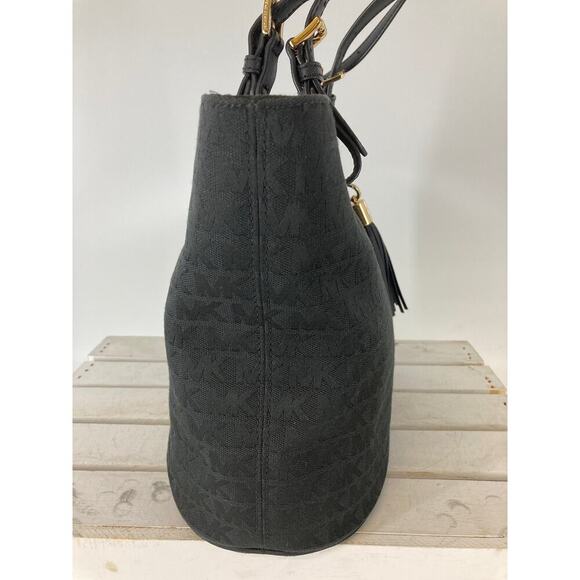 MICHAEL KORS, LARGE BLACK SIGNATURE CANVAS SHOULDER BAG - Picture 4 of 16